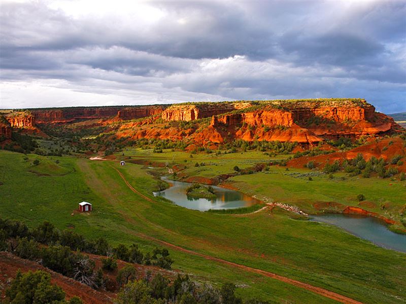 Red Reflet Ranch Homesteads : Ten Sleep : Washakie County : Wyoming