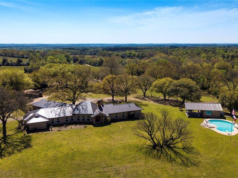 Country Home with Acreage : Montalba : Anderson County : Texas