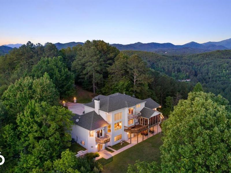 Mountain Top Dream Home with Acreag, Ranch for Sale in Tennessee