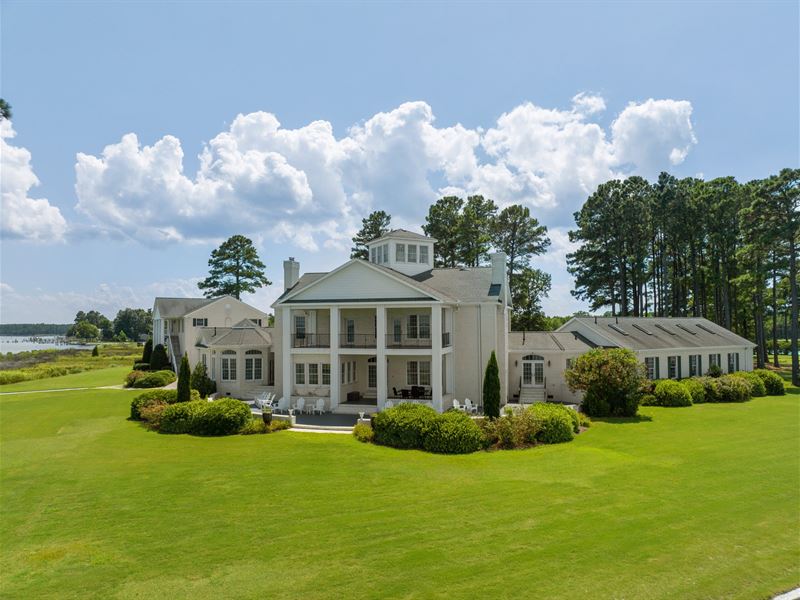 Waterfront Home in Belhaven, NC : Belhaven : Beaufort County : North Carolina