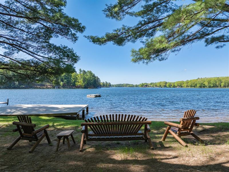 Resort on Tomahawk Lake : Minocqua : Oneida County : Wisconsin