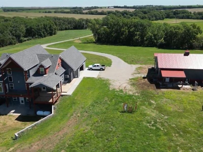 Charming Country Home On 20 Acres : Highland : Doniphan County : Kansas