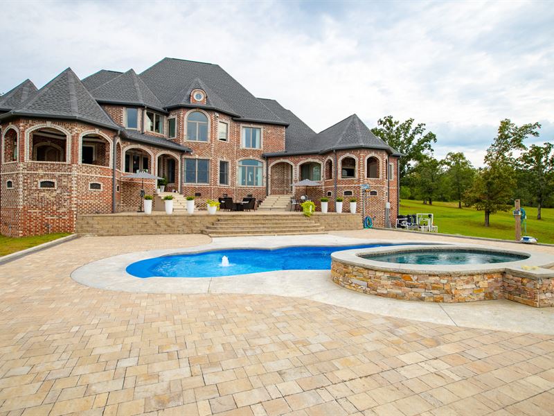 Luxury Lakeshore Estate : Henderson : Chester County : Tennessee