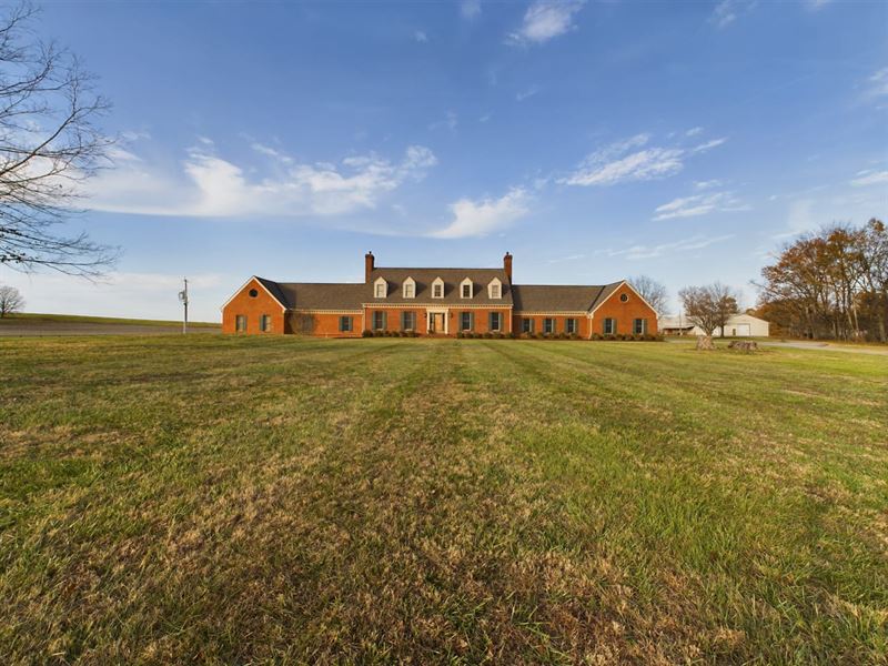 Colonial-Style Estate on 60 Acres : Bloomfield : Stoddard County : Missouri