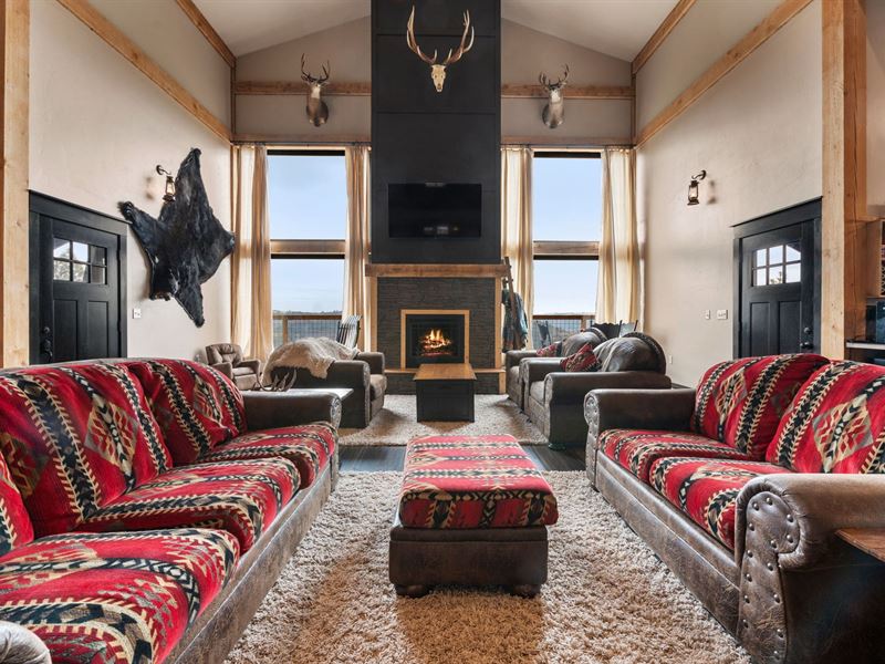 Back 30 Outfitters Mountain Lodge : Lenore : Clearwater County : Idaho