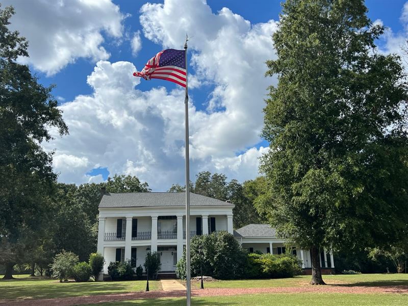 Majestic Antebellum Home on 21 Acre : Marion : Perry County : Alabama