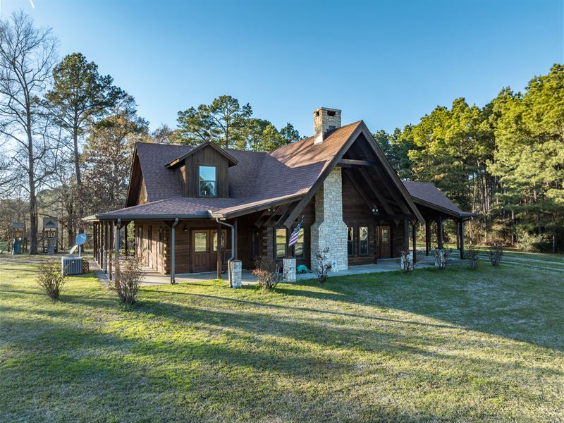 Country Life on 226 Acres : Joaquin : Shelby County : Texas